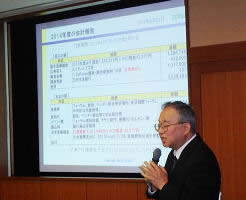 会計報告の様子
