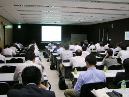 ガラス棟3会場も含めた講演の様子