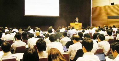 ホールD5での基調講演