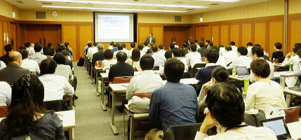 加盟店やサービスプロバイダーなどで満員の会場